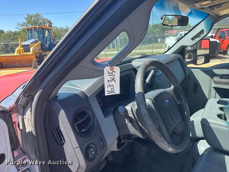 image for item ER2428 2015 Ford F350 Super Duty Crew Cab utility bed pickup truck