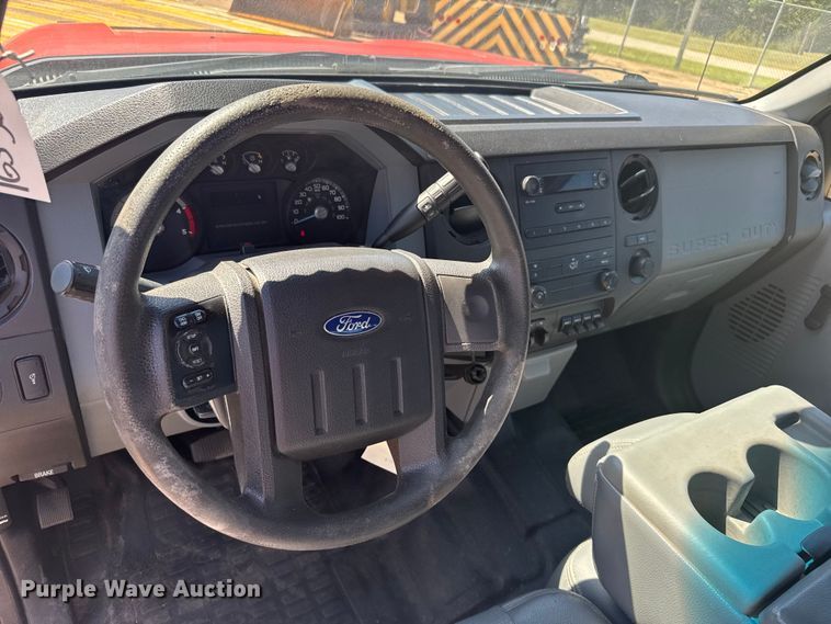 image for item ER2428 2015 Ford F350 Super Duty Crew Cab utility bed pickup truck