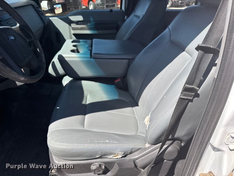 image for item ER2428 2015 Ford F350 Super Duty Crew Cab utility bed pickup truck