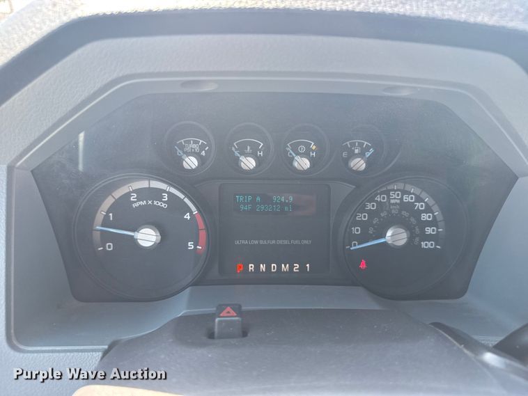 image for item ER2428 2015 Ford F350 Super Duty Crew Cab utility bed pickup truck