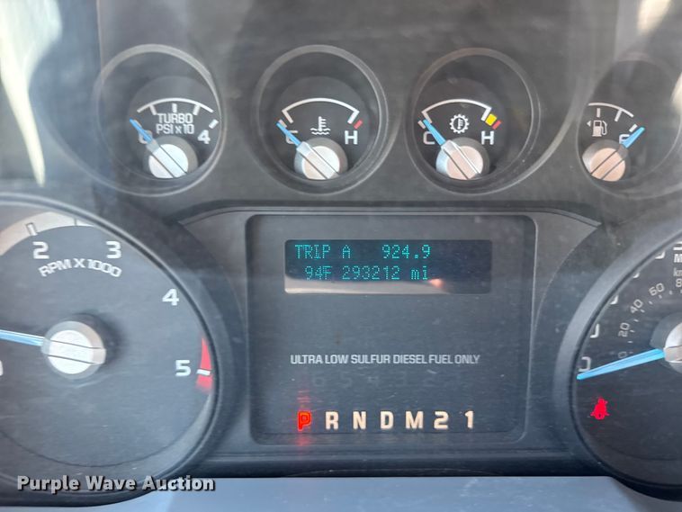 image for item ER2428 2015 Ford F350 Super Duty Crew Cab utility bed pickup truck