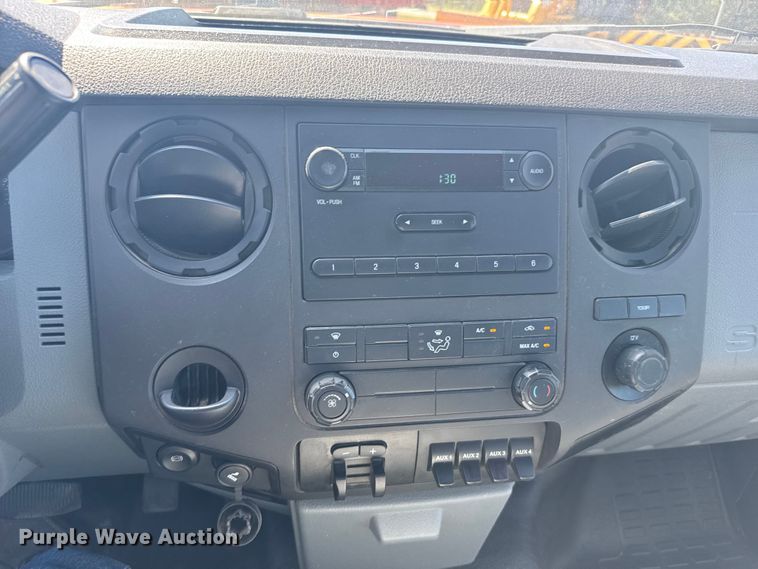 image for item ER2428 2015 Ford F350 Super Duty Crew Cab utility bed pickup truck