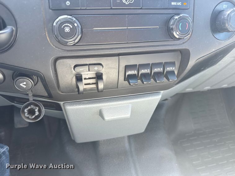 image for item ER2428 2015 Ford F350 Super Duty Crew Cab utility bed pickup truck