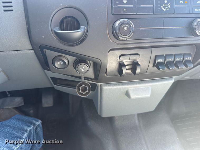 image for item ER2428 2015 Ford F350 Super Duty Crew Cab utility bed pickup truck