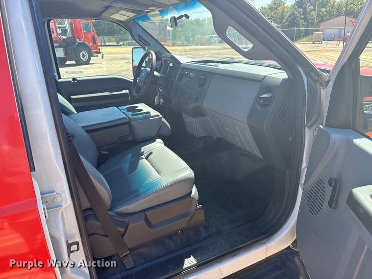 image for item ER2428 2015 Ford F350 Super Duty Crew Cab utility bed pickup truck