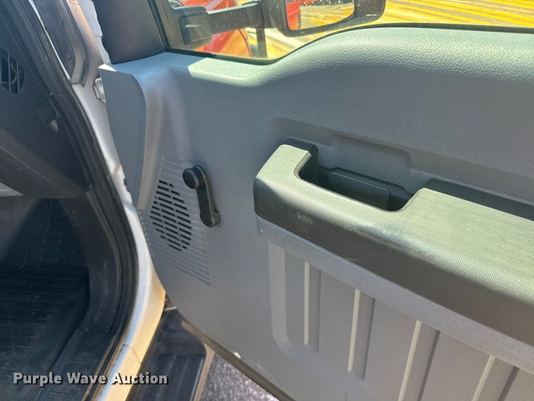 image for item ER2428 2015 Ford F350 Super Duty Crew Cab utility bed pickup truck