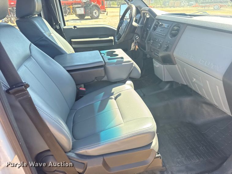 image for item ER2428 2015 Ford F350 Super Duty Crew Cab utility bed pickup truck