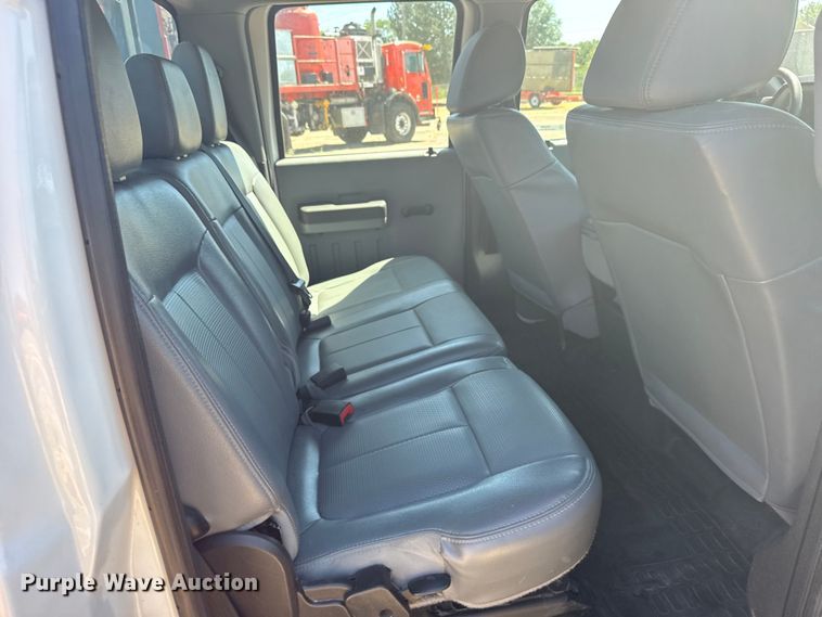 image for item ER2428 2015 Ford F350 Super Duty Crew Cab utility bed pickup truck