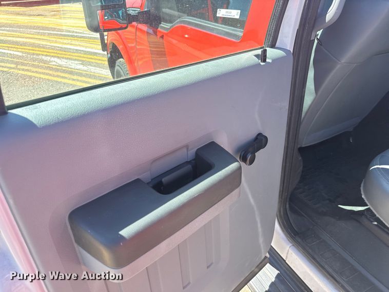 image for item ER2428 2015 Ford F350 Super Duty Crew Cab utility bed pickup truck