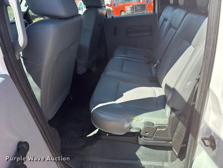 image for item ER2428 2015 Ford F350 Super Duty Crew Cab utility bed pickup truck