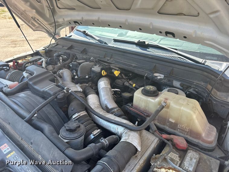 image for item ER2428 2015 Ford F350 Super Duty Crew Cab utility bed pickup truck