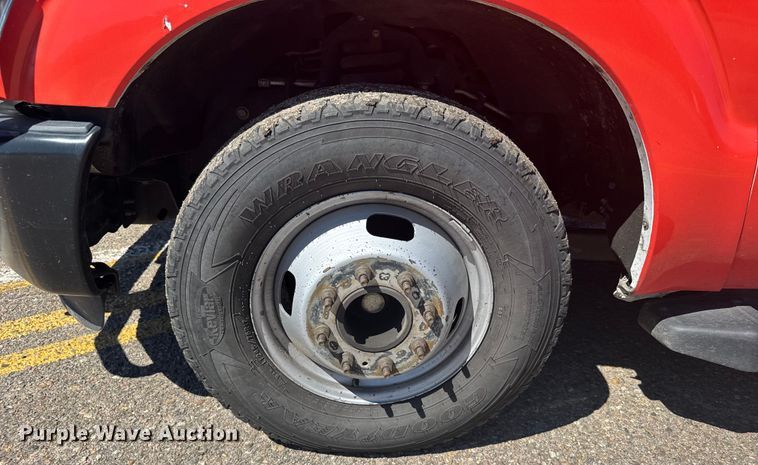 image for item ER2428 2015 Ford F350 Super Duty Crew Cab utility bed pickup truck