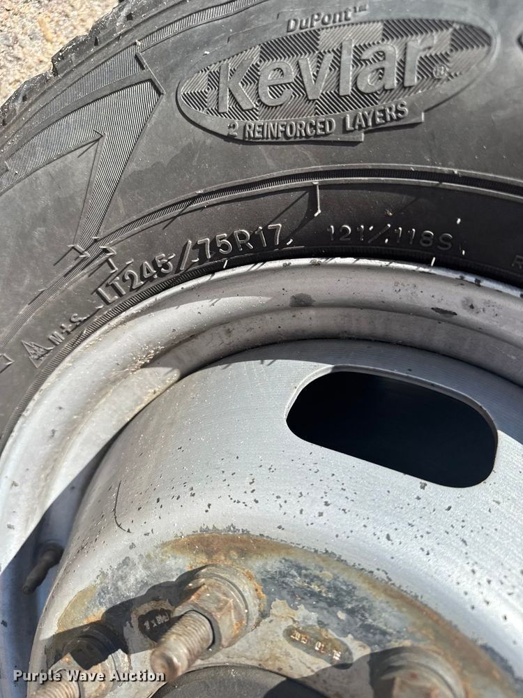 image for item ER2428 2015 Ford F350 Super Duty Crew Cab utility bed pickup truck