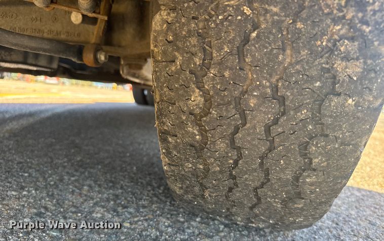 image for item ER2428 2015 Ford F350 Super Duty Crew Cab utility bed pickup truck