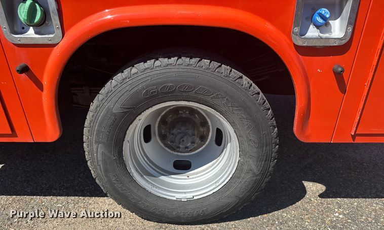 image for item ER2428 2015 Ford F350 Super Duty Crew Cab utility bed pickup truck