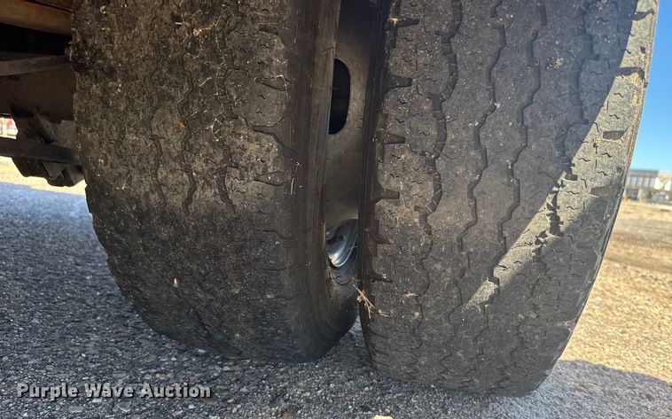 image for item ER2428 2015 Ford F350 Super Duty Crew Cab utility bed pickup truck