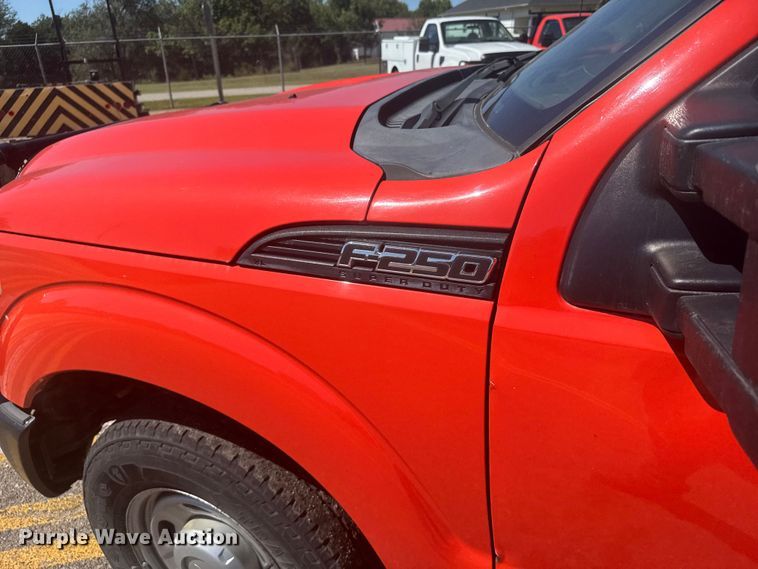 image for item ER2429 2011 Ford F250 Super Duty Crew Cab utility bed pickup truck