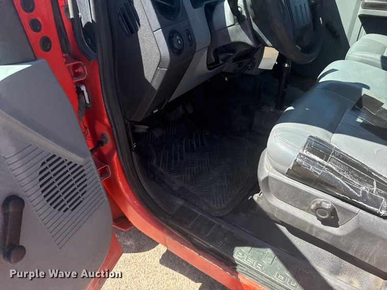 image for item ER2429 2011 Ford F250 Super Duty Crew Cab utility bed pickup truck