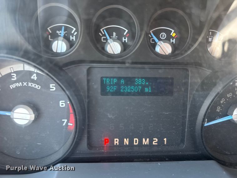 image for item ER2429 2011 Ford F250 Super Duty Crew Cab utility bed pickup truck