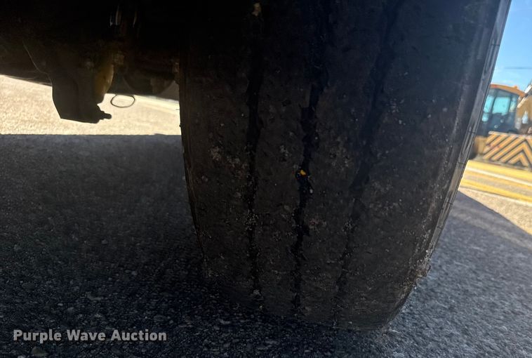 image for item ER2429 2011 Ford F250 Super Duty Crew Cab utility bed pickup truck