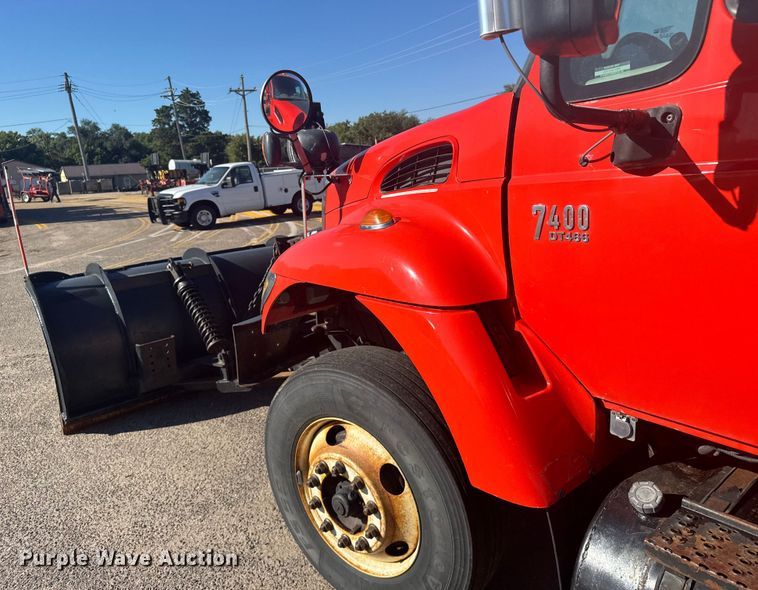 image for item ER2430 2007 International 7400 dump truck
