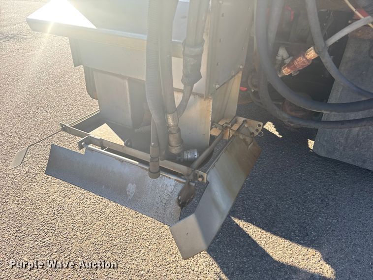 image for item ER2430 2007 International 7400 dump truck