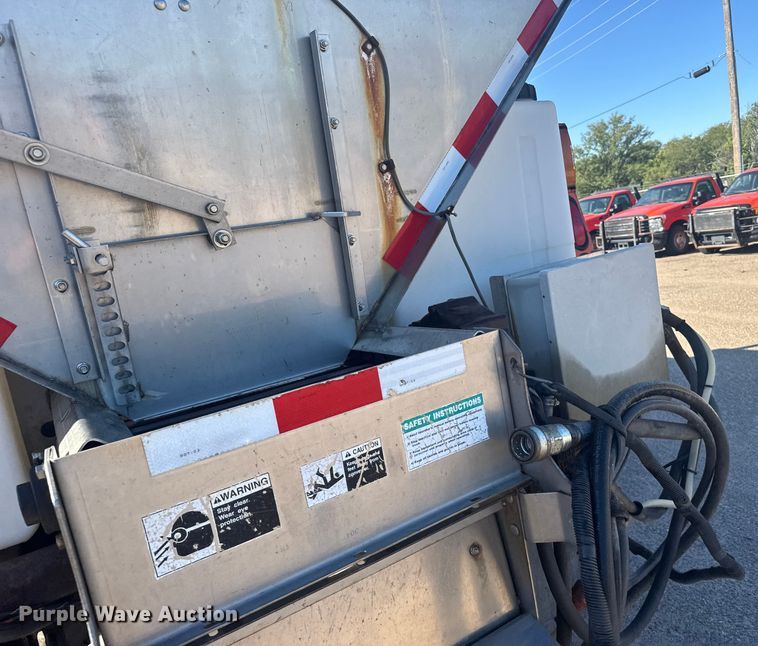 image for item ER2430 2007 International 7400 dump truck