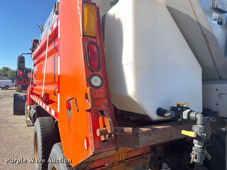 image for item ER2430 2007 International 7400 dump truck