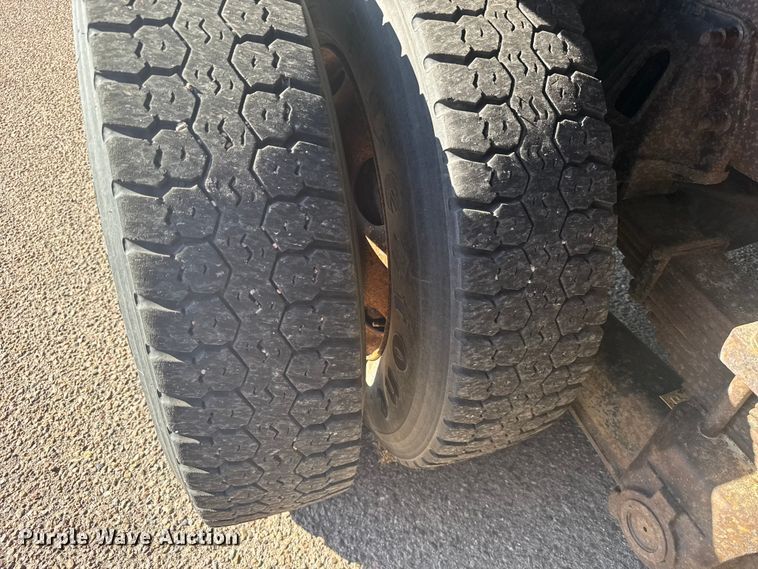 image for item ER2430 2007 International 7400 dump truck