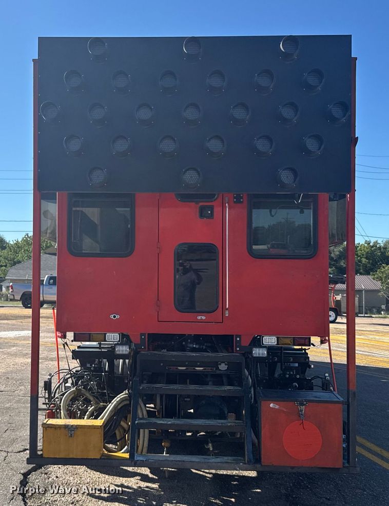 image for item ER2433 2005 Peterbilt 320 paint striper truck