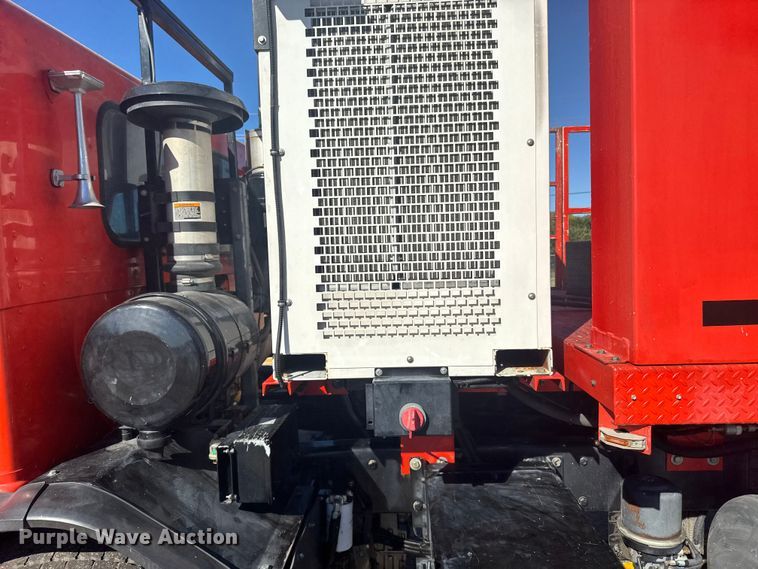 image for item ER2433 2005 Peterbilt 320 paint striper truck