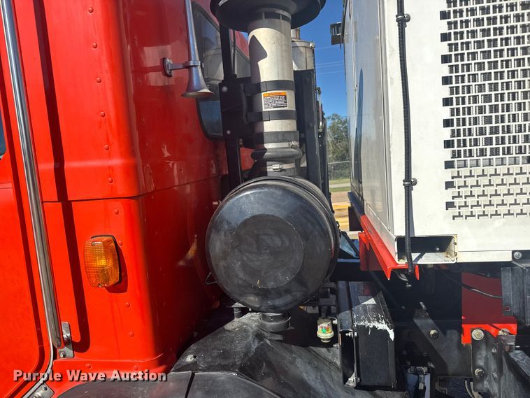 image for item ER2433 2005 Peterbilt 320 paint striper truck