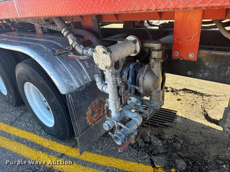 image for item ER2433 2005 Peterbilt 320 paint striper truck