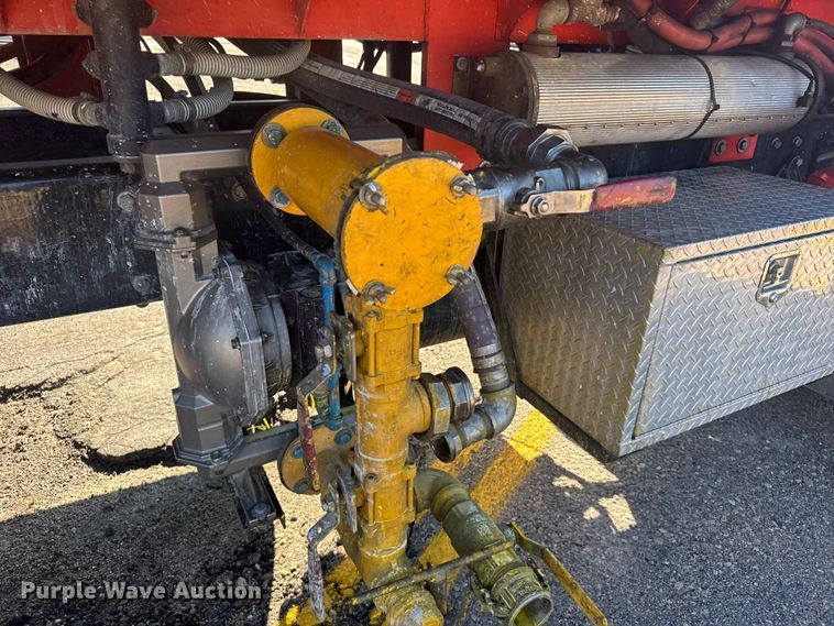 image for item ER2433 2005 Peterbilt 320 paint striper truck