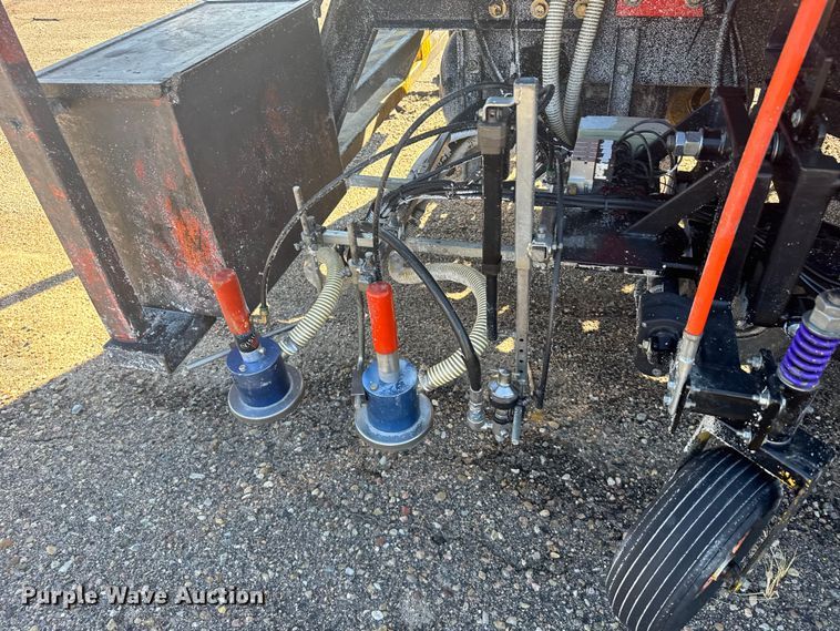 image for item ER2433 2005 Peterbilt 320 paint striper truck