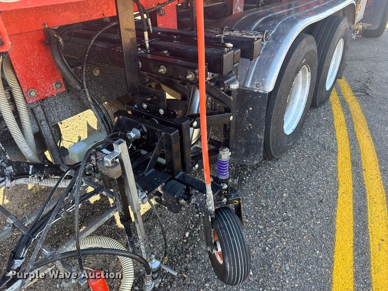 image for item ER2433 2005 Peterbilt 320 paint striper truck