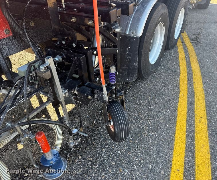 image for item ER2433 2005 Peterbilt 320 paint striper truck