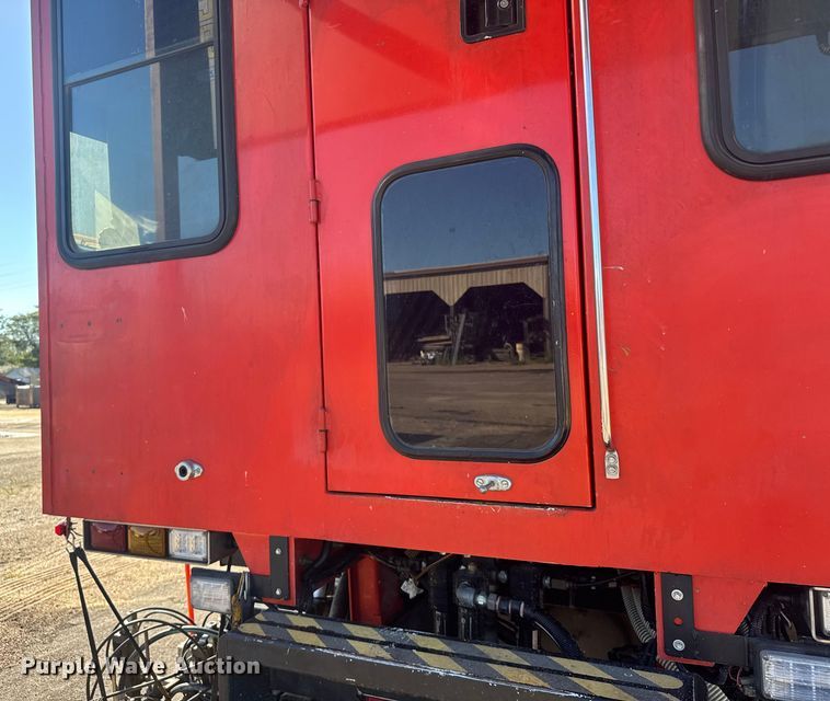 image for item ER2433 2005 Peterbilt 320 paint striper truck