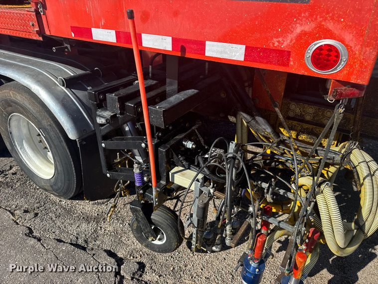 image for item ER2433 2005 Peterbilt 320 paint striper truck