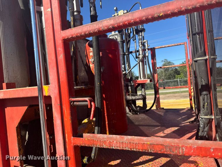 image for item ER2433 2005 Peterbilt 320 paint striper truck