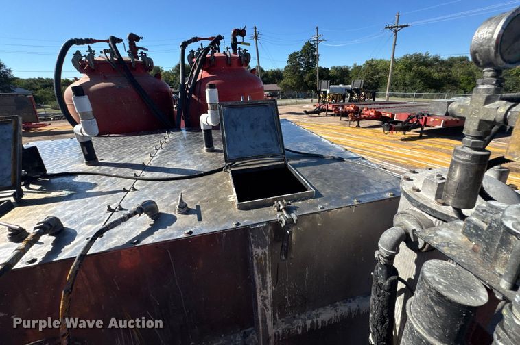 image for item ER2433 2005 Peterbilt 320 paint striper truck