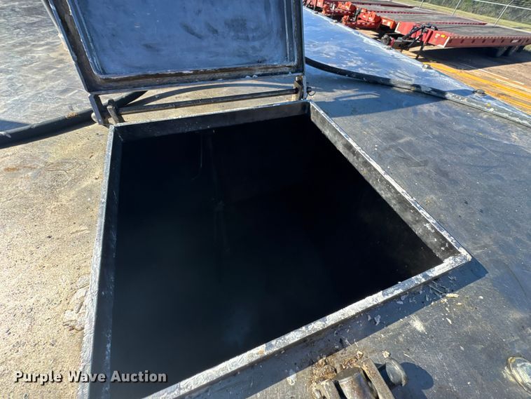 image for item ER2433 2005 Peterbilt 320 paint striper truck