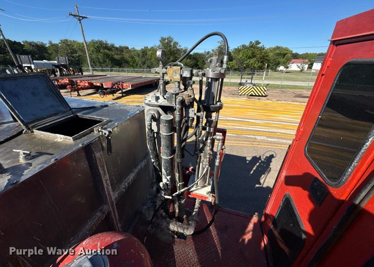 image for item ER2433 2005 Peterbilt 320 paint striper truck