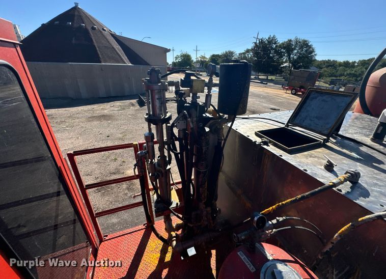 image for item ER2433 2005 Peterbilt 320 paint striper truck