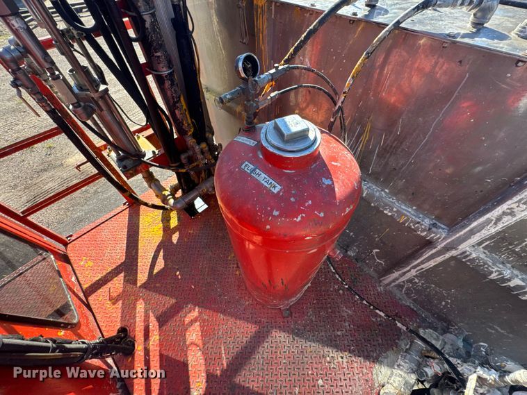 image for item ER2433 2005 Peterbilt 320 paint striper truck