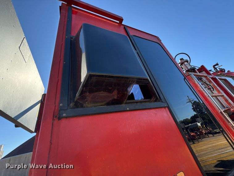 image for item ER2433 2005 Peterbilt 320 paint striper truck