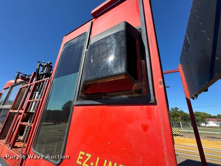 image for item ER2433 2005 Peterbilt 320 paint striper truck