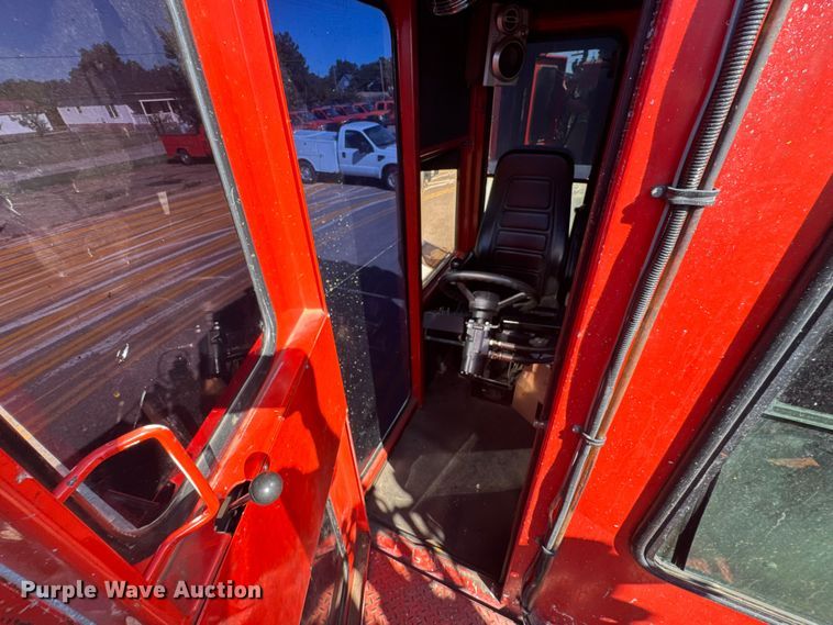 image for item ER2433 2005 Peterbilt 320 paint striper truck