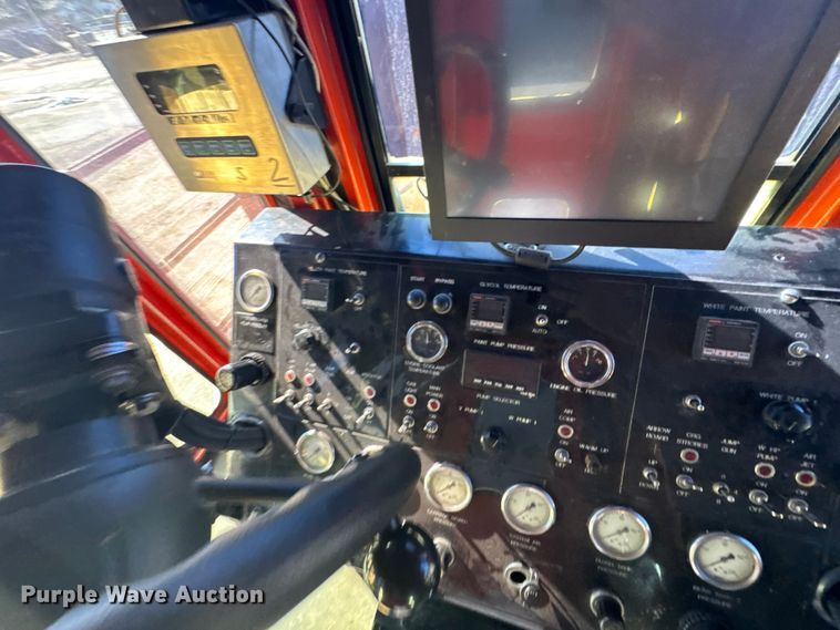 image for item ER2433 2005 Peterbilt 320 paint striper truck