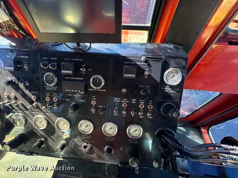 image for item ER2433 2005 Peterbilt 320 paint striper truck